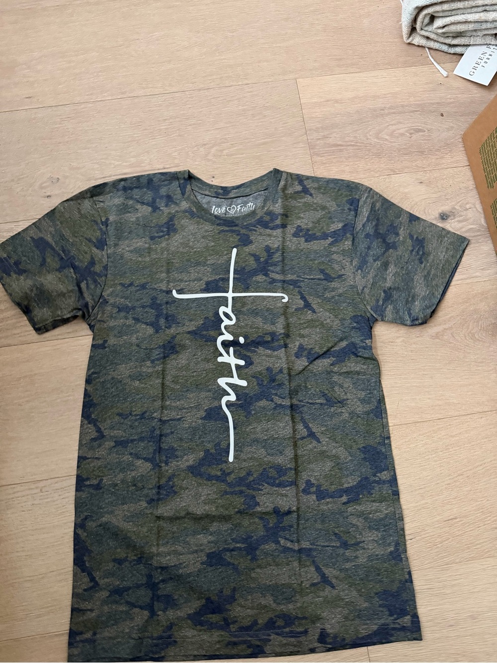 Love in Faith Camo Tee - Olive & Navy Size Small - Bx2